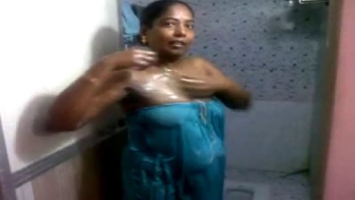 400px x 225px - Kerala aunty pavadai aninthu kulikum bathroom sex tamil - tamil bath sex