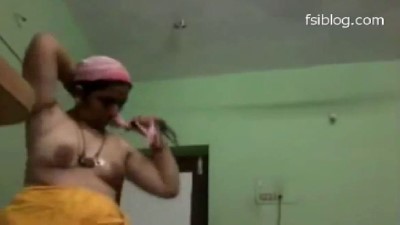 45 age tamil aunty mulai kaatum dress change nude sex video