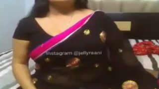 Aunty saree kayati iru periya mulai kaatugiraal