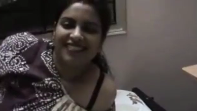 Mature aunty ool seiya kathalanuku pundai kaatugiraal