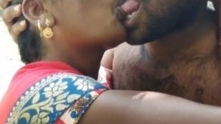 Married aunty ilam kathalanai kiss seithu outdoor koothi ool seigiraal