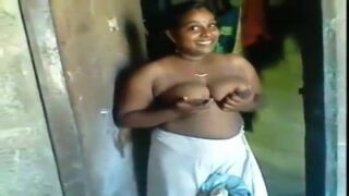 Tamilnadu blacky savitha auntyin moodu etrum porn video