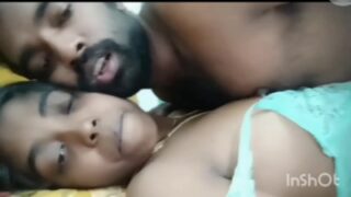 Real telugu kadhal jodi selfie camera pidichitu sex pannukirargal