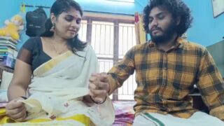 Tea kadai mallu chechi pennudan full sex seithen