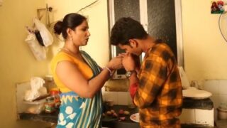 Aunty ilam paiyan udan ool seithu porn kaatchi