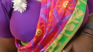 Chennai Aunty big boobs pisainthu pundai naki ool seigiran