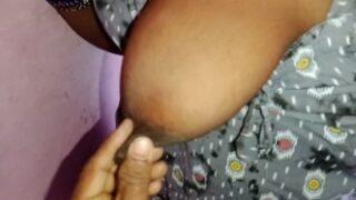 Coimbatore big mallu aunty mulai pisainthu pesi ool seiyum bf